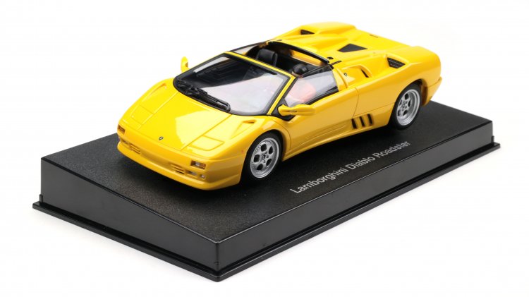 Autoart 13122 - Lamborghini Diablo Roadster - Yellow