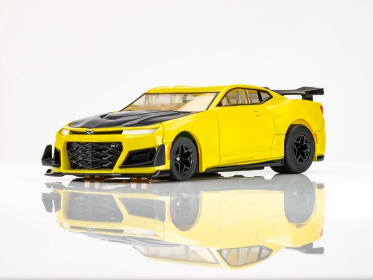 AFX 22075 - '21 Camaro 1LE - Shock Yellow - HO (1/64) scale