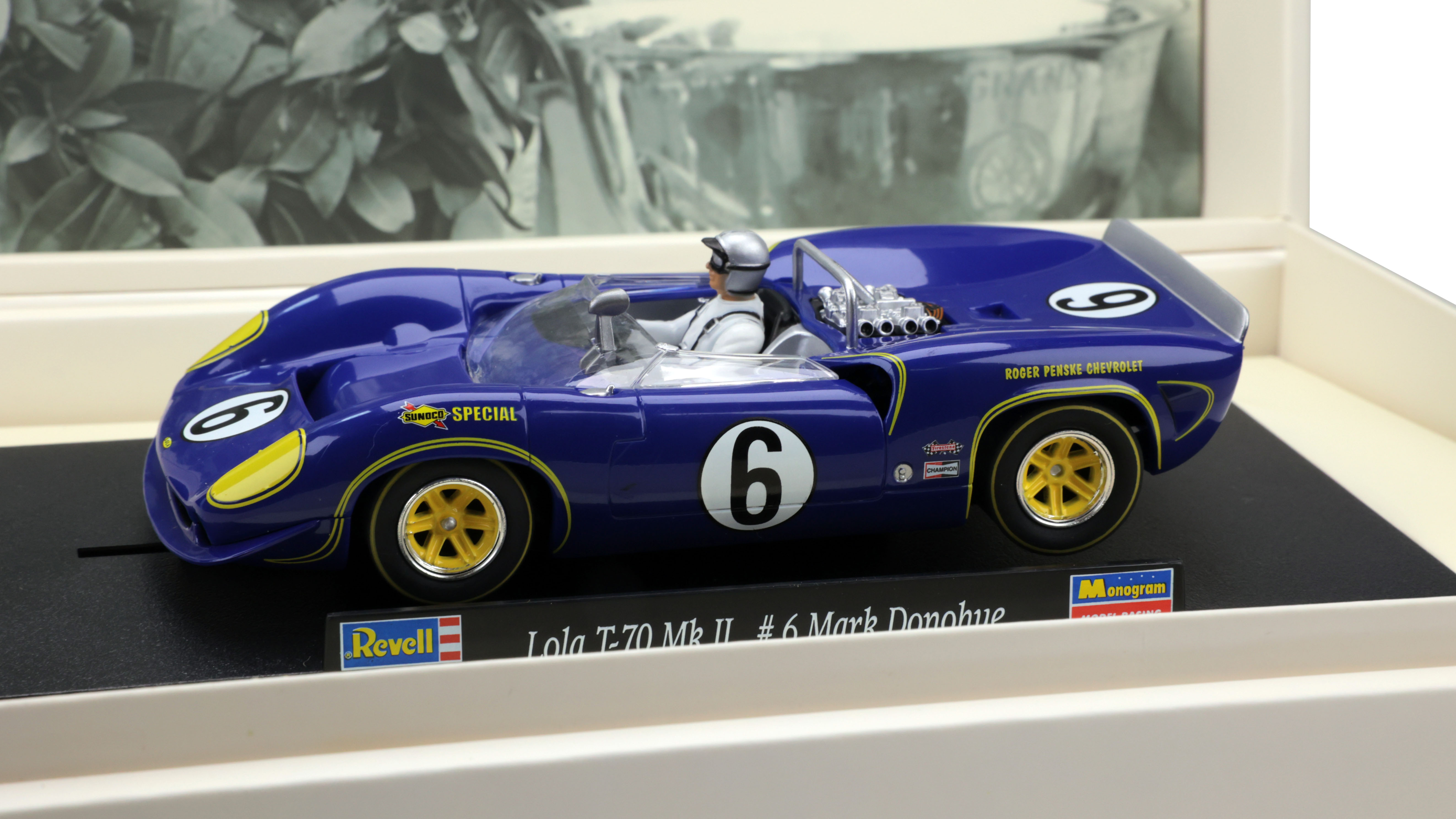 Revell/Monogram 85-4833 - Lola T70 - Mark Donohue