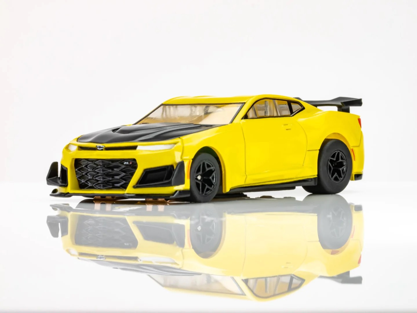 AFX 22075 - '21 Camaro 1LE - Shock Yellow - HO (1/64) scale