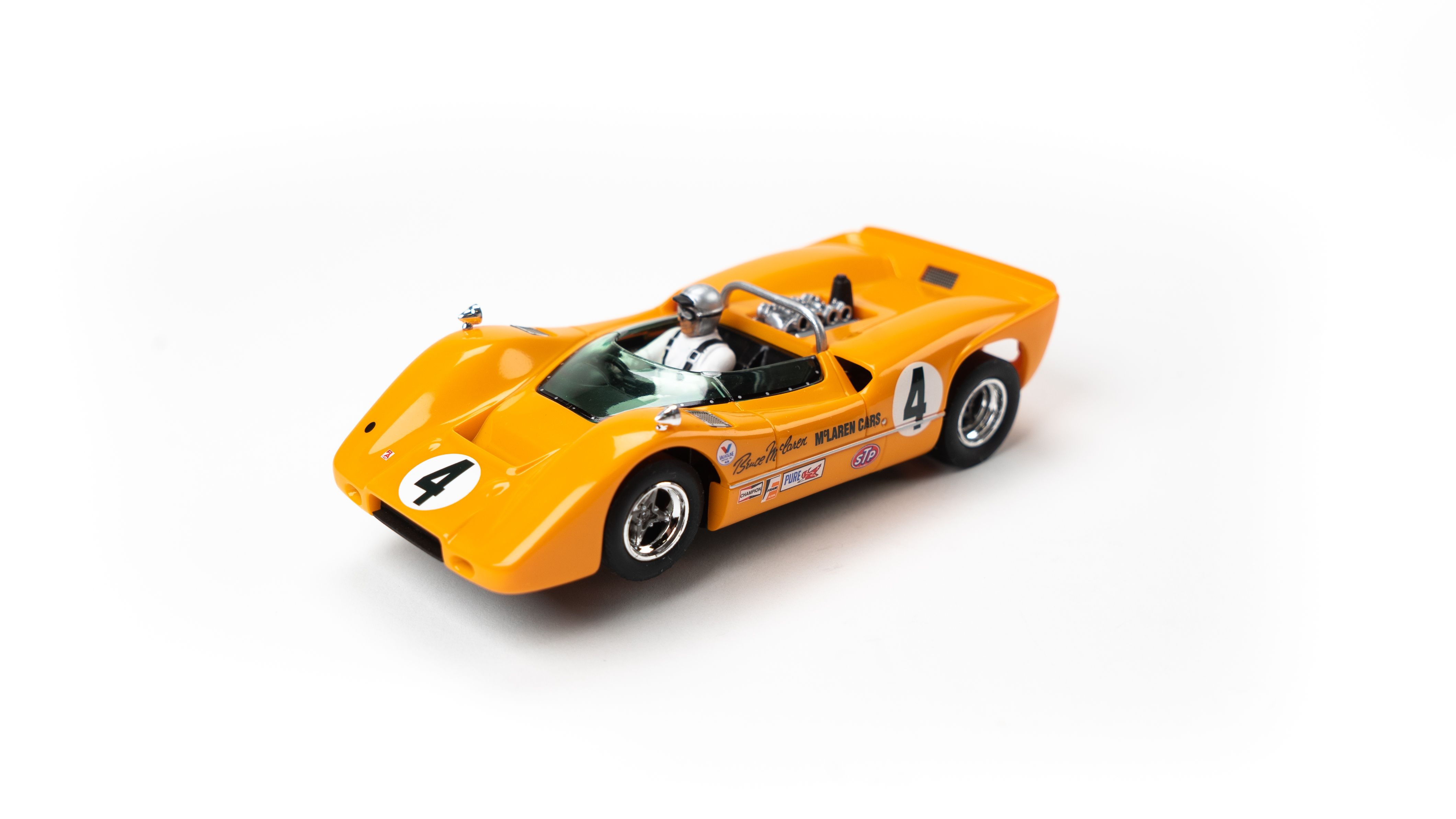 Revell/Monogram 85-4837 - McLaren M6A - Bruce McLaren