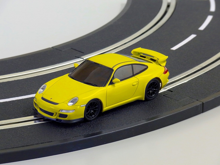 Kyosho 90106 Porsche 911 GT3, yellow, 1/43 scale (C)